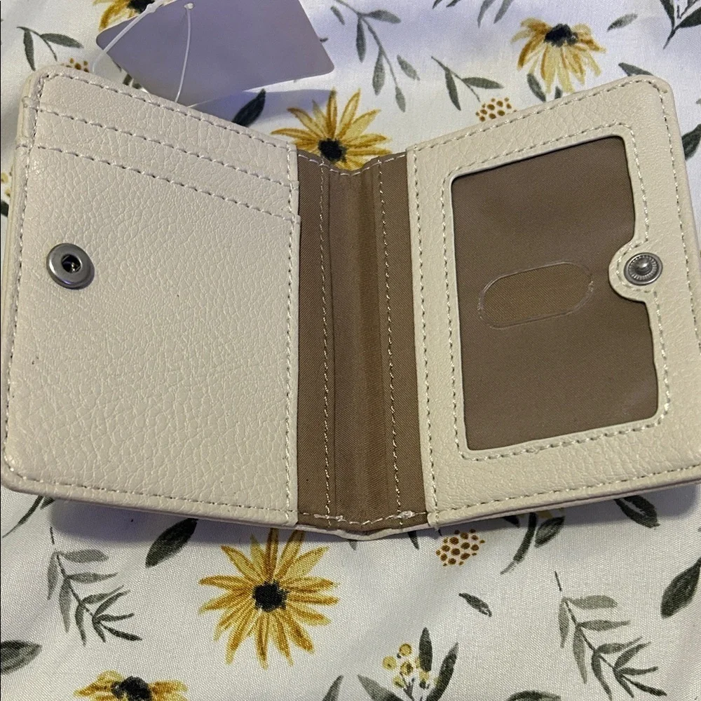 NWT Relic Cream Multicolor Polka Dot Bifold Card Holder